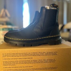 Black Chelsea style Emberuy uggs. Worn a couple times. Comes with box
